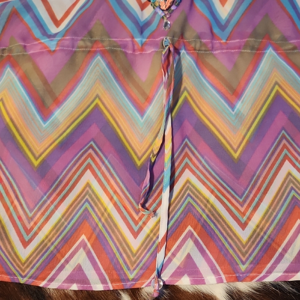 Colorful Chevron Patterned Top - Picture 3 of 9